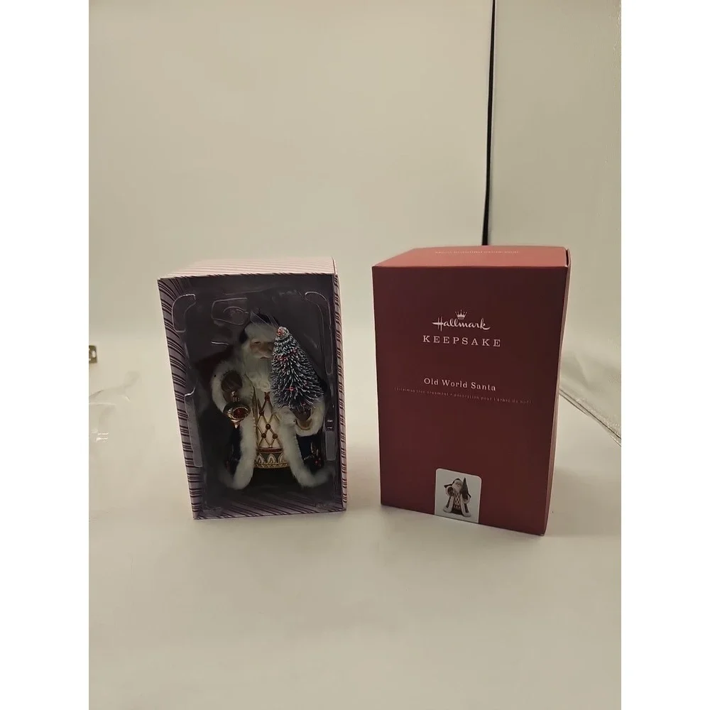 2018 Hallmark Keepsake Old World Santa Porcelain Premium Ornament 5.5